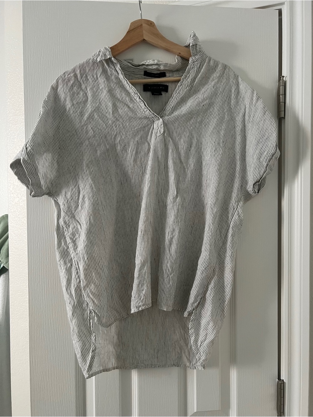 Tahari Gray Linen Striped V‑Neck Tunic Top